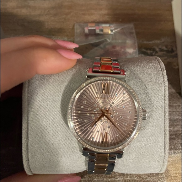 michael kors watch - Picture 1 of 3